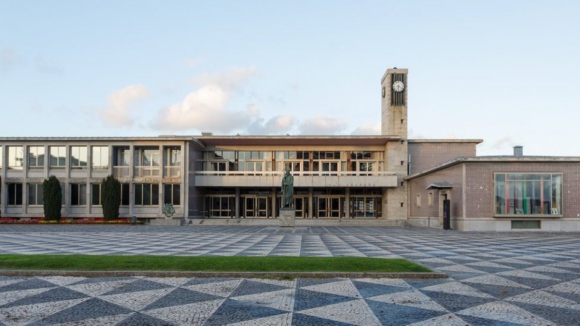 Presidente da C&acirc;mara de Santo Tirso e ex-vereadores n&atilde;o v&atilde;o a julgamento por peculato