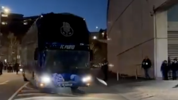 FC Porto: As imagens da chegada da equipa &lsquo;Azul e Branca&rsquo; ao Est&aacute;dio do Drag&atilde;o