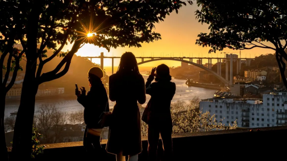 Porto regista proveitos de 501,1 milh&otilde;es no alojamento tur&iacute;stico at&eacute; novembro de 2025