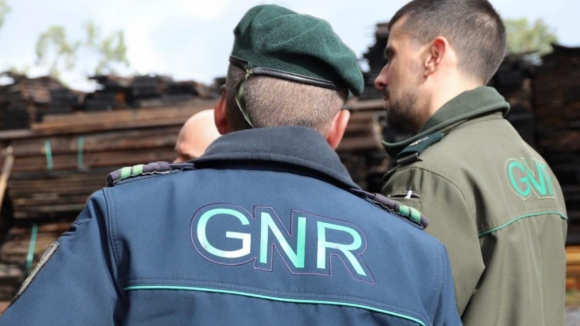 GNR do Porto deteve 10 homens e apreendeu 4.450 doses de droga