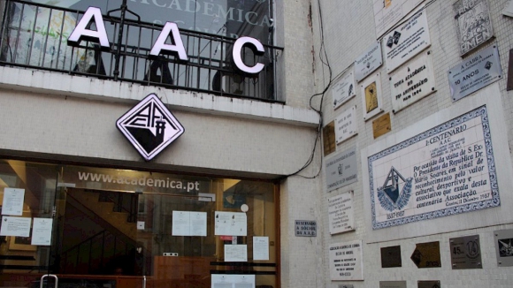 Estudantes afastam Chega da Universidade de Coimbra por colis&atilde;o com estatutos da AAC