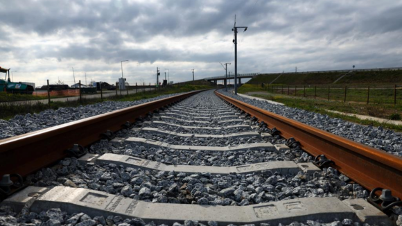 Eurodeputada Catarina Martins questiona Comiss&atilde;o Europeia sobre prazos do TGV Porto-Vigo