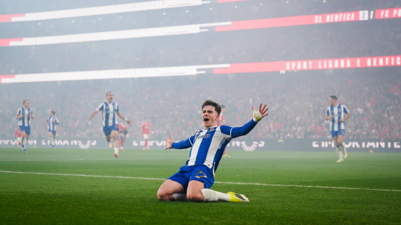 FC Porto: Pietuszewski senta advers&aacute;rio e faz gola&ccedil;o na Luz. Drag&otilde;es na frente ao intervalo