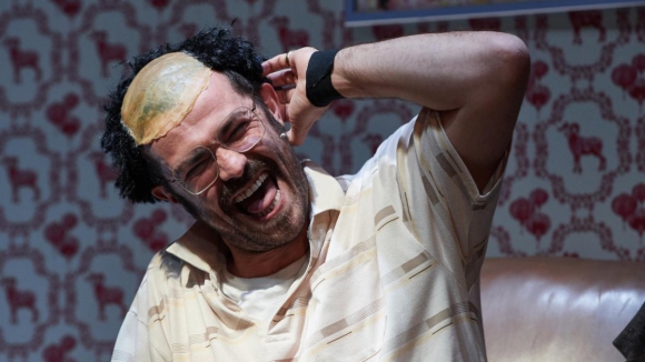 Albano Jer&oacute;nimo revisita "Veneno" em vers&atilde;o "crua" a olhar para crescimento da extrema-direita