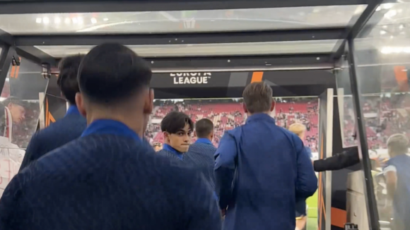 FC Porto: Jogadores sobem ao relvado do Arena Stuttgart para exerc&iacute;cios de aquecimento