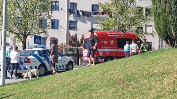 PSP retira beb&eacute; de um ano fechado num carro h&aacute; mais de 50 minutos em Barcelos