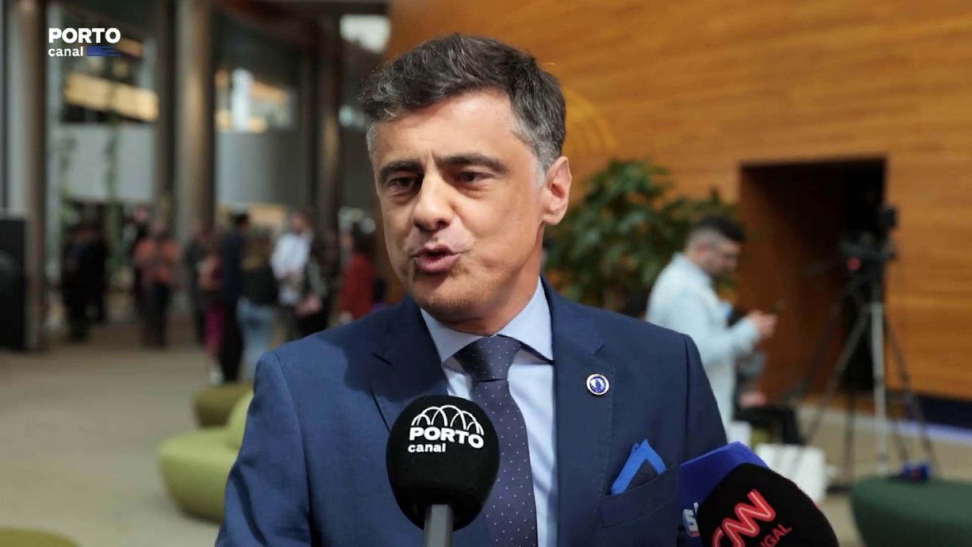 Die portugiesische Regierung „mochte“ die Rede von Olaf Scholz am Europatag und erwartet Marcelos „Rede zu europäischen Themen“ in Straßburg.  Die Abgeordneten sind gespalten