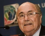 Joseph Blatter vai candidatar-se ao quinto mandato como presidente da FIFA