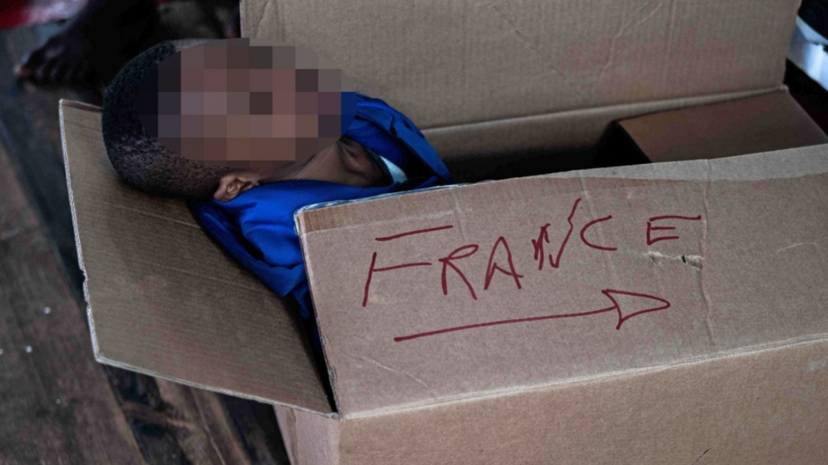 Enfant placé dans une caisse en route vers la France sur un navire humanitaire refusé par l’Italie