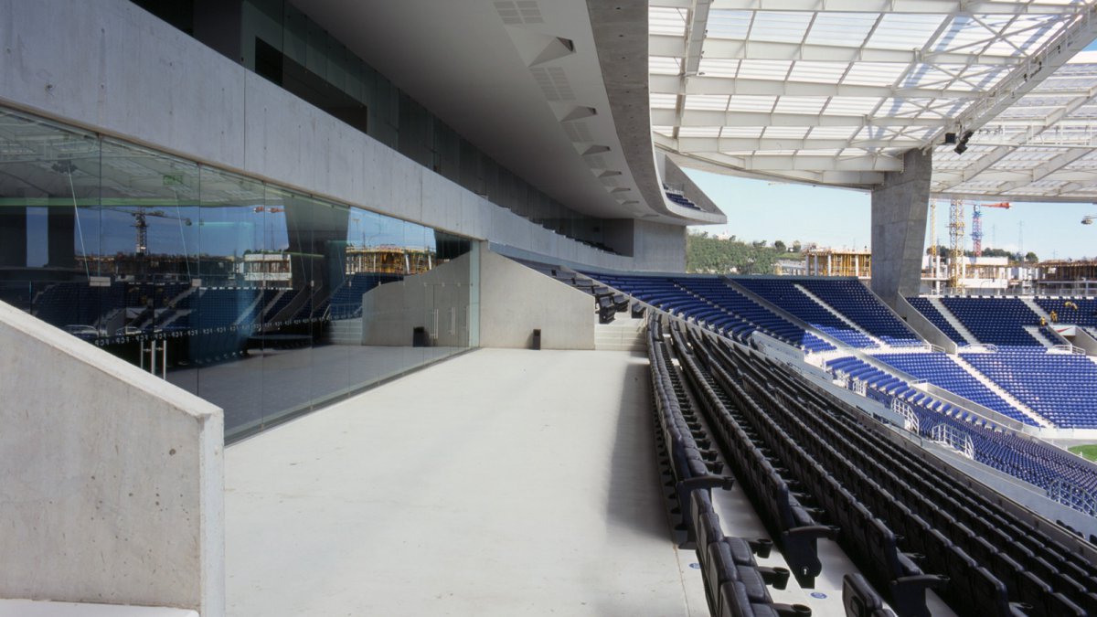 DStv - O regresso da Liga Europa traz um conjunto de jogos muito  importantes! Hoje, o Porto recebe o Lyon no Estádio do Dragão para a  primeira mão dos oitavos-de-final da Liga