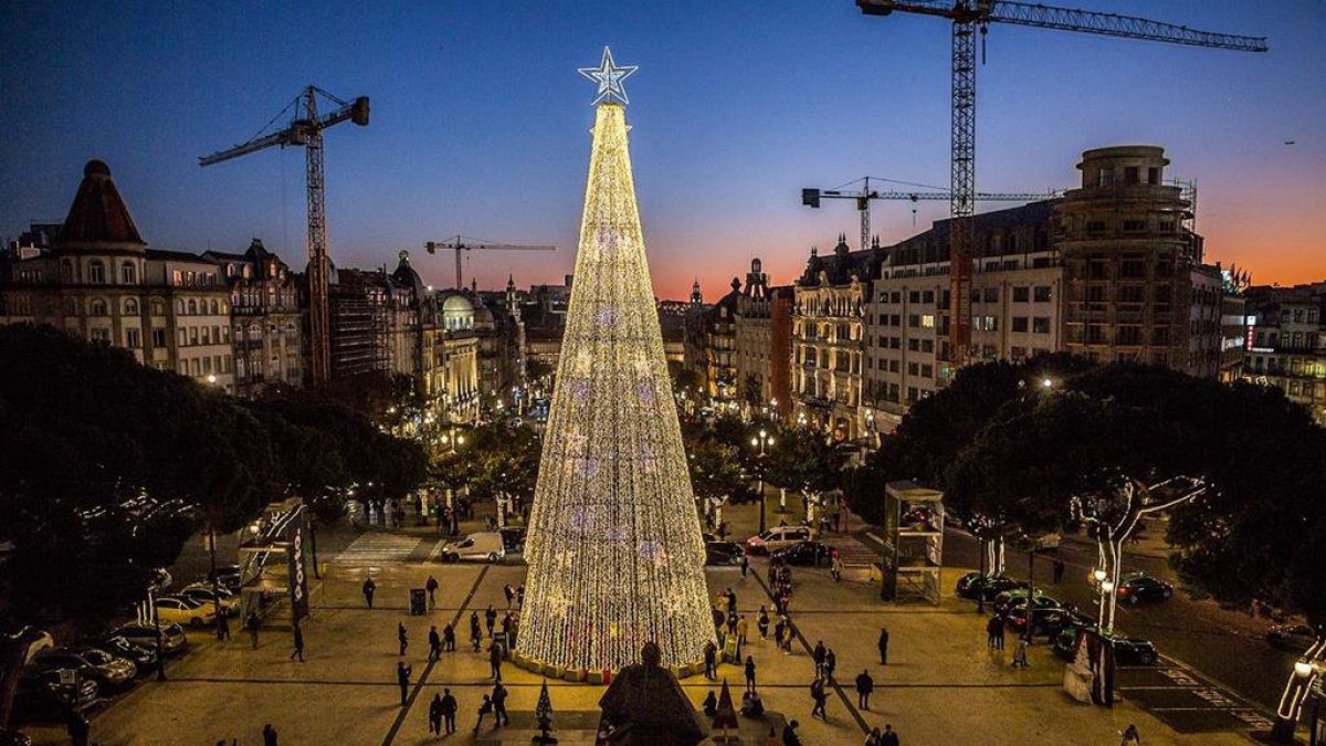 O Natal chegou à Invicta. Ruas do Porto iluminam-se a partir desta  quarta-feira