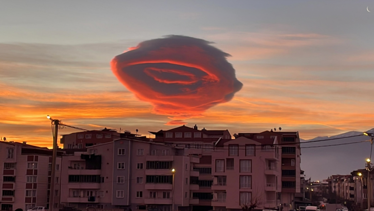 Estranho fenómeno nos céus de Portugal