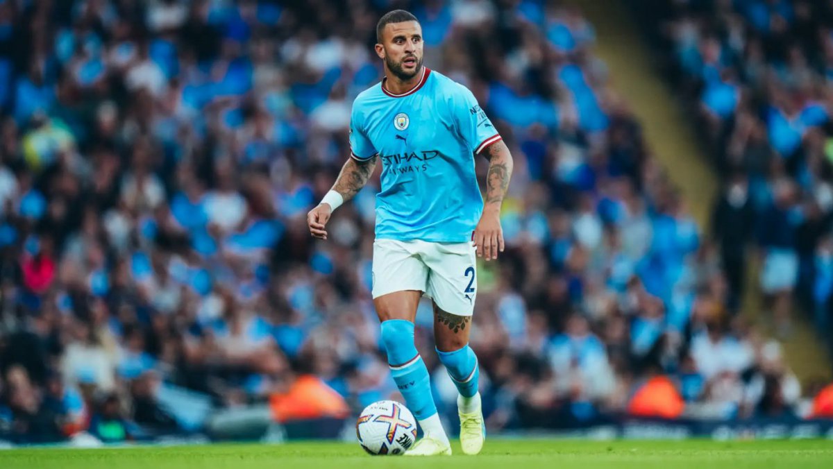 Kyle Walker mostra genitais em bar, trai mulher e arrisca pena de prisão