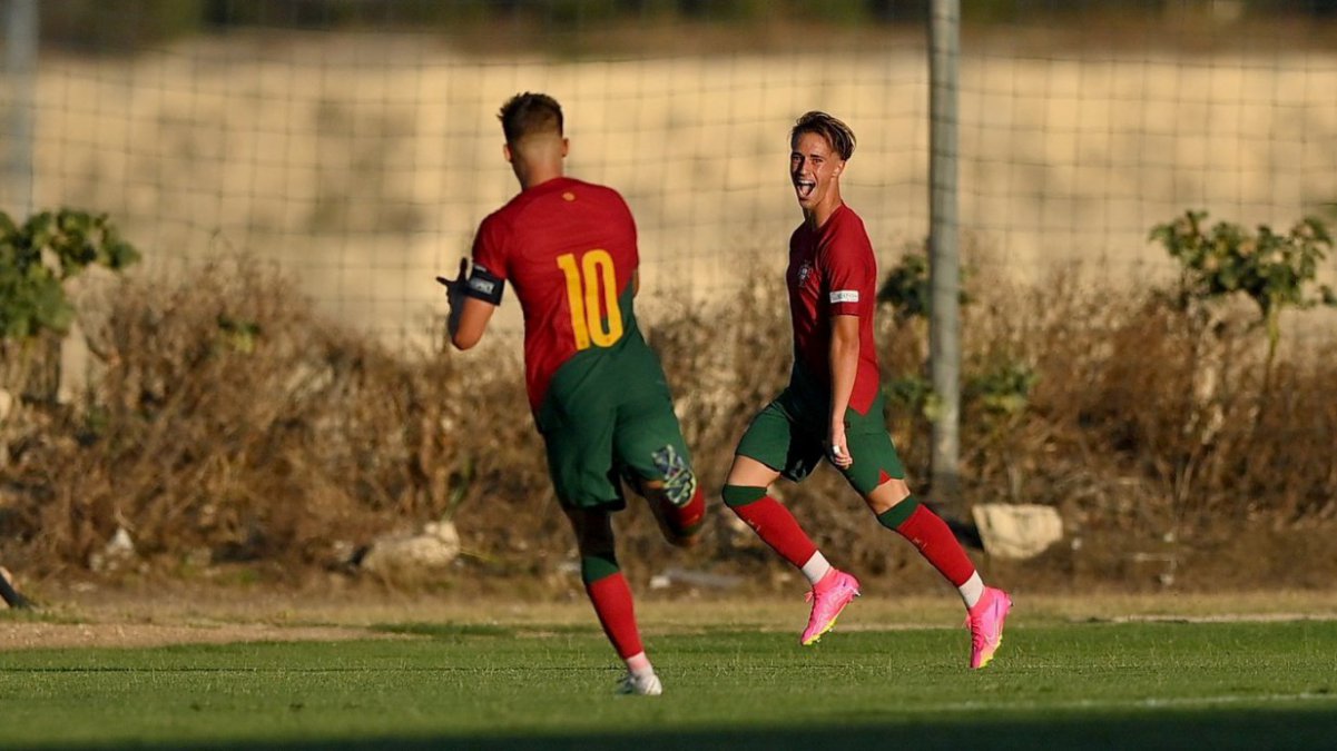 Europeu de sub-19: Portugal goleia Itália e fica perto das meias-finais -  SIC Notícias